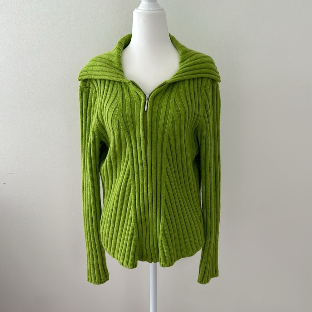 Green zip up long sleeve women’s sweater